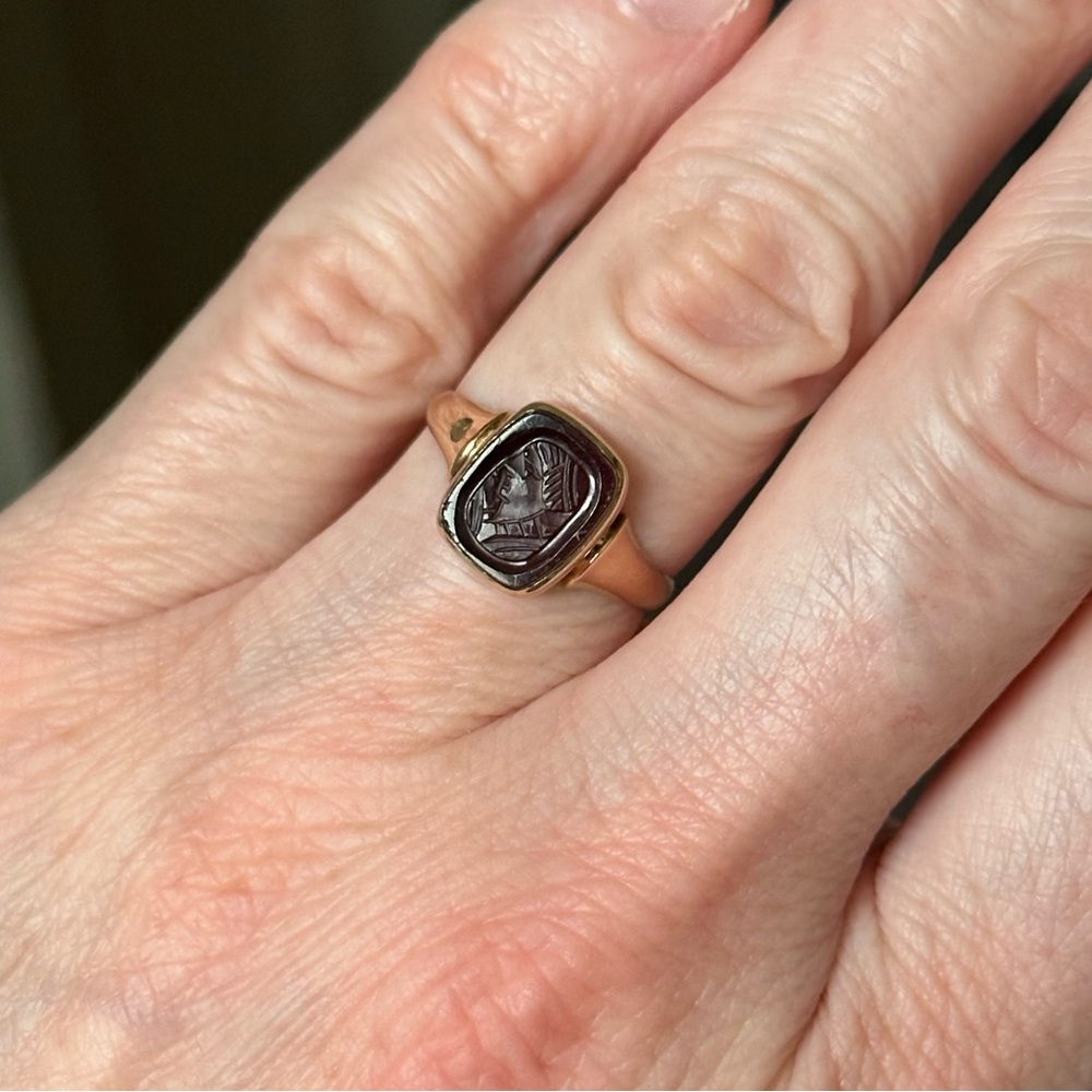 Antique Victorian 10k Gold and Sard Carved Intaglio Signet Ring 6.25 - Picture 4 of 15
